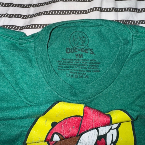 Buc-ee's Green Youth Medium T-Shirt; Temple TX - Picture 2 of 3
